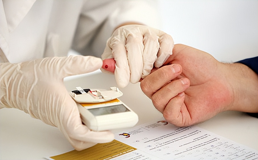 睡到凌晨，嘴巴容易发干是怎么了？是因为体内缺水？有这4种原因