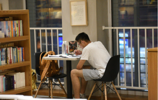 大学生毕业难度恐升级，将于2022年全面实行，提前了解或能少吃亏