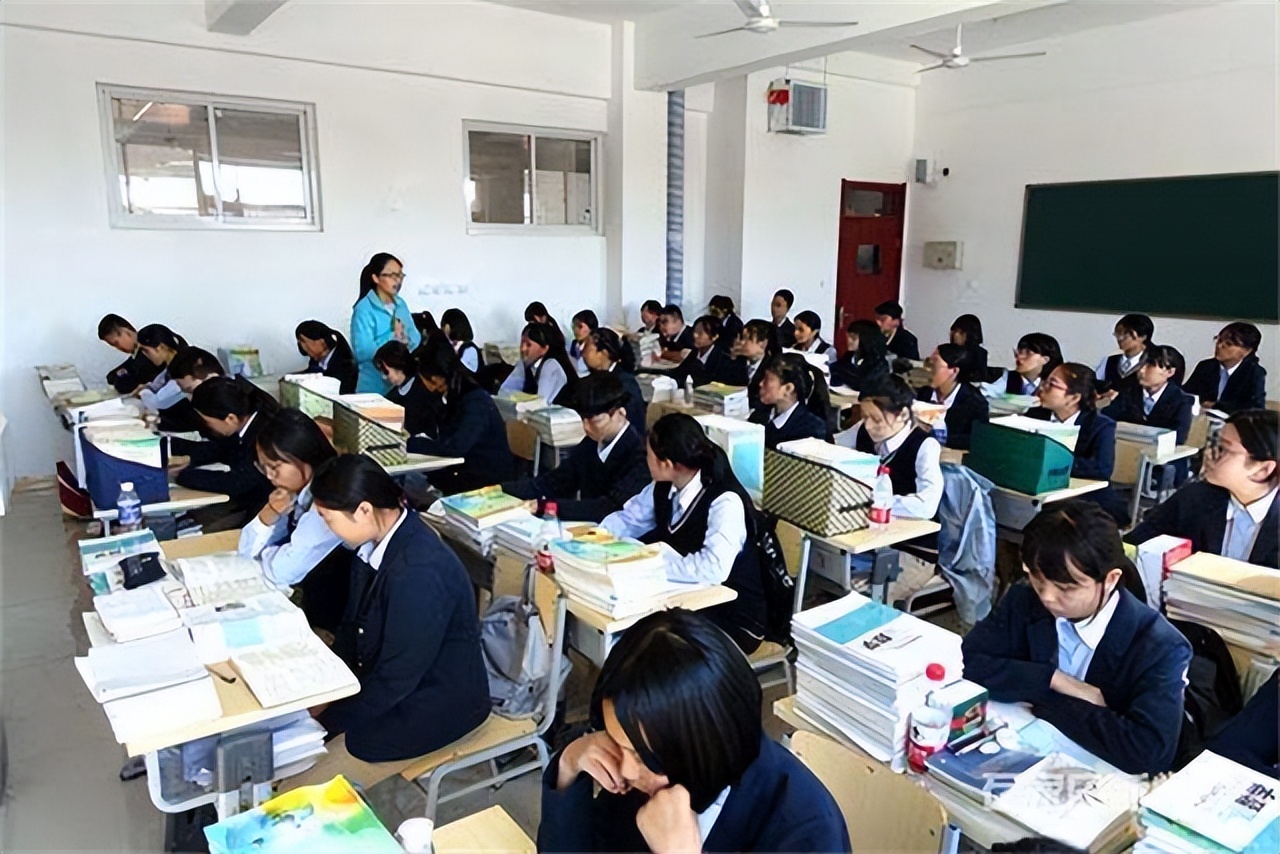 父亲抛弃，母亲改嫁，农村少年619分考上985：不让去世的奶奶失望