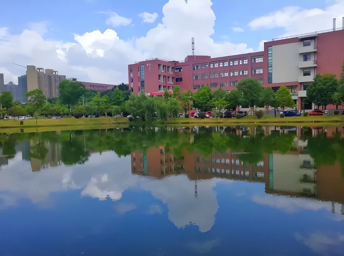 湖北超强学霸团：9人考上研究生，多人入职名企，年薪达20万