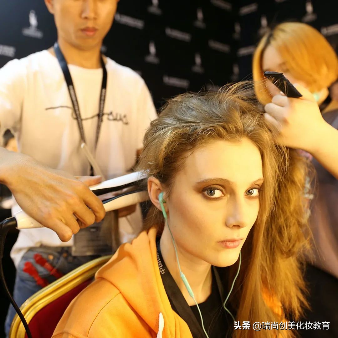 想学化妆犹豫不决？听听职业化妆师的自述