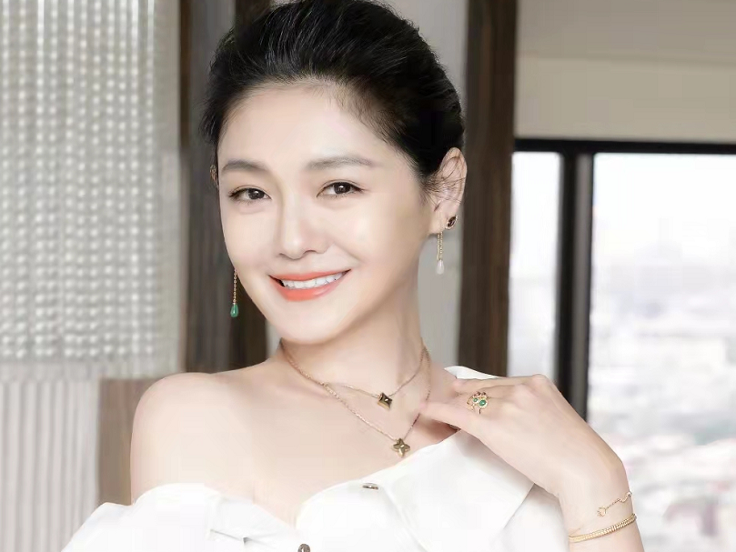 大S具俊曄結婚照曝光，大S瘦脫相模樣大變，二人同框像兩代人