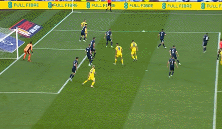 意大利阿根廷历史交手（3-0夺冠！3-1晋级！世界足坛刺激一夜：阿根廷卫冕，乌克兰进决赛）