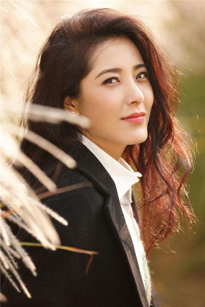 曾黎,与章子怡,梅婷,袁泉,秦海璐 ,胡静,张彤,李敏并称中戏"八大金钗"