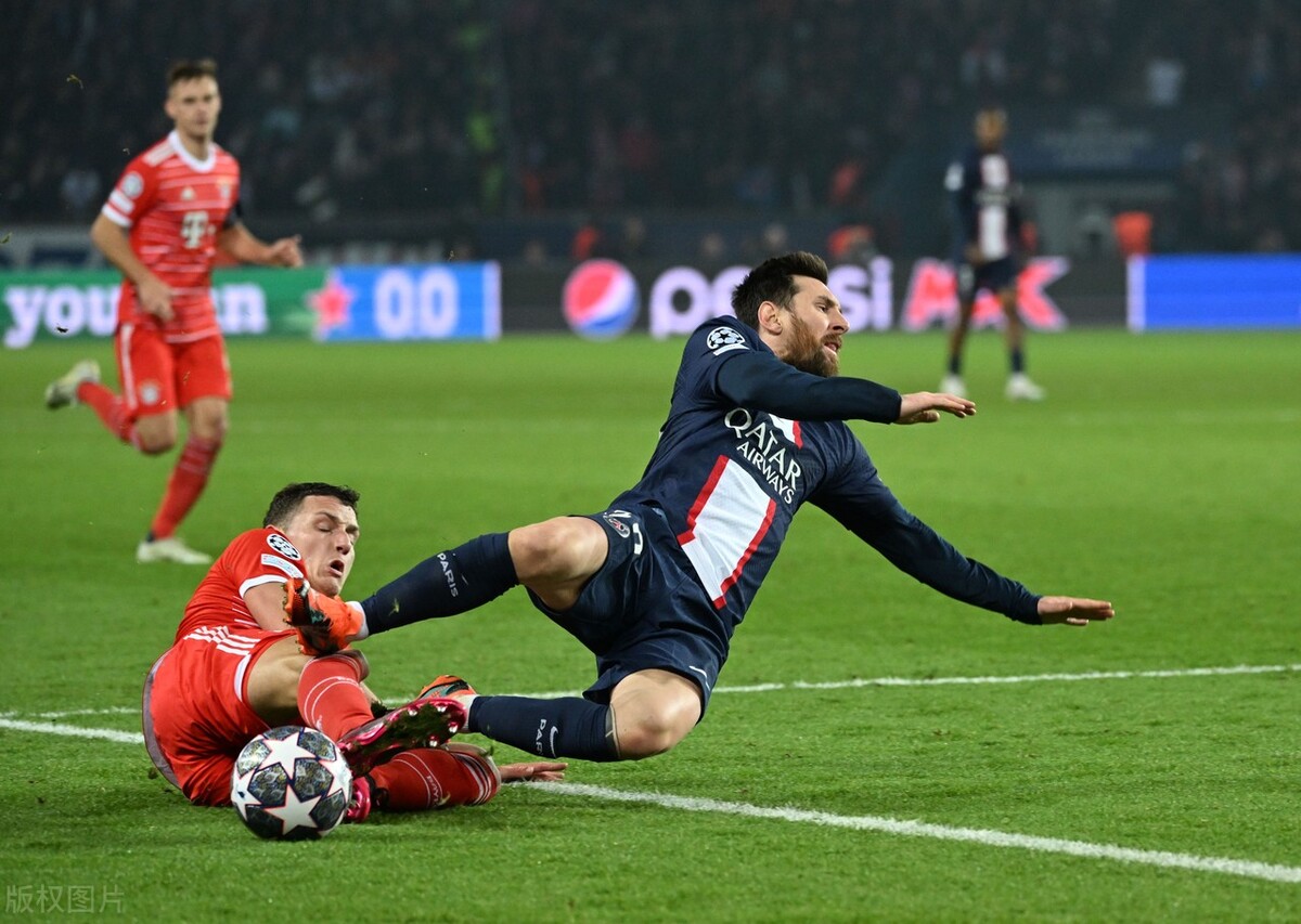 欧冠-科曼弑旧主 姆巴佩两球被吹 帕瓦尔染红 拜仁1-0客胜巴黎占先机