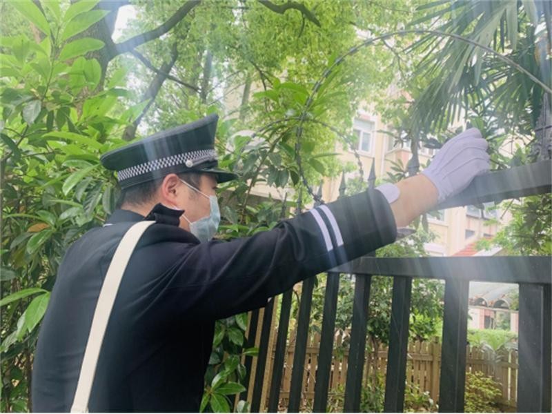 95后小伙“教科书式救人”获网友点赞