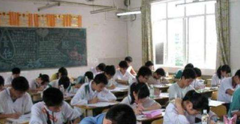 高考状元抢银行10万，被抓时仅花100多元，出狱后再考入重点大学