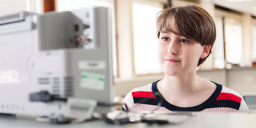 最新统计：赫尔大学物理学科大一女生占45%