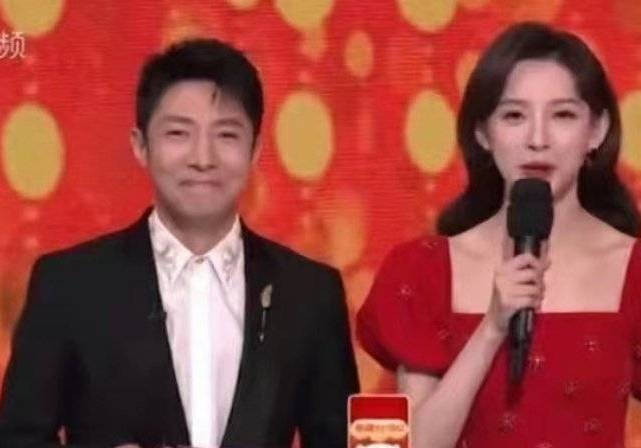 5G冲浪！撒贝宁春晚舞台上直接回应嘴瓢：祝大家虎虎生威 不会嘴瓢