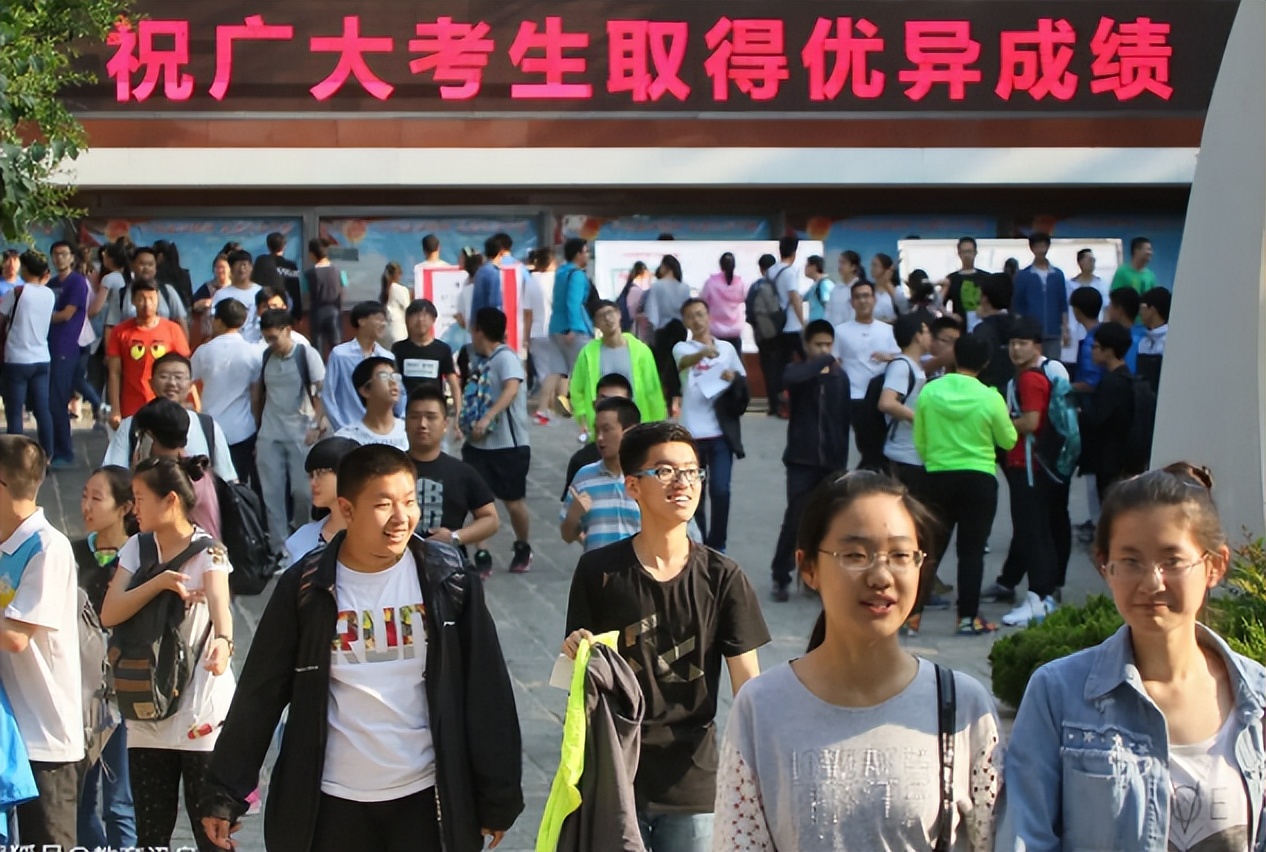 2022年高考报考人数公布，河南省一骑绝尘，没辜负高考大省称号？