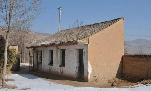 倒厦:房子半边盖渗(sen):天气比较凉,寒冷的意思.