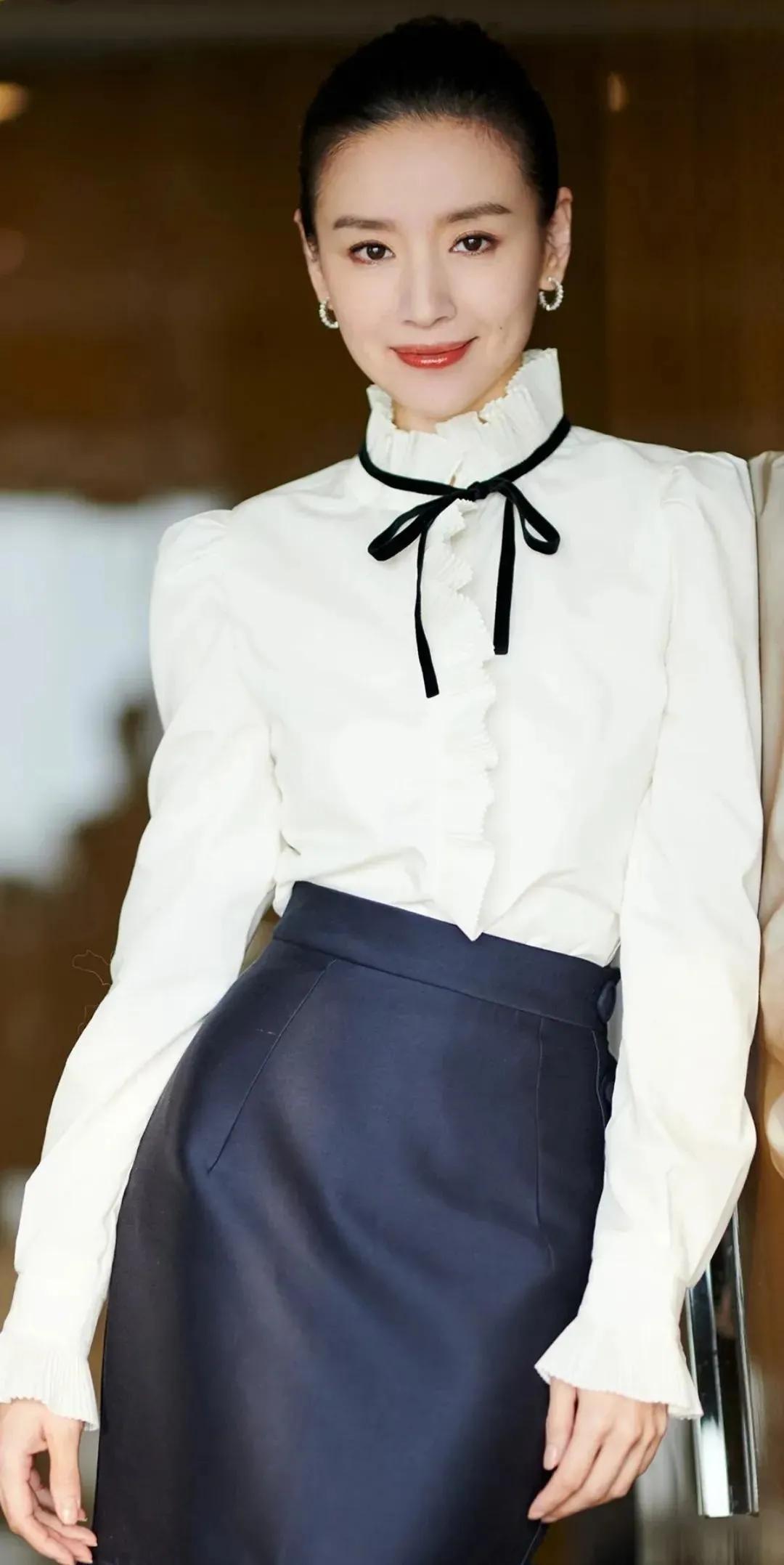 董洁：成熟优雅，气质如兰