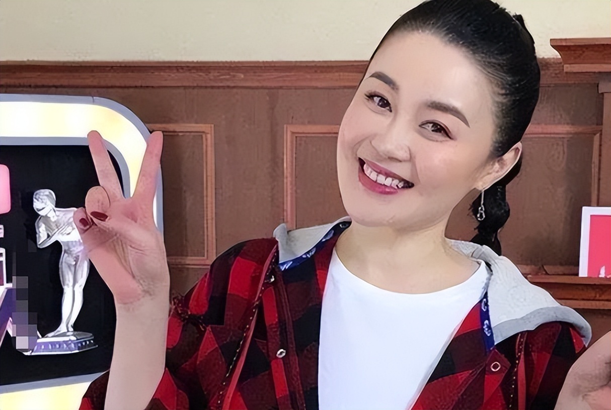 关婷娜:和赵本山绯闻不断,40岁仍单身,郭德纲:有心胸