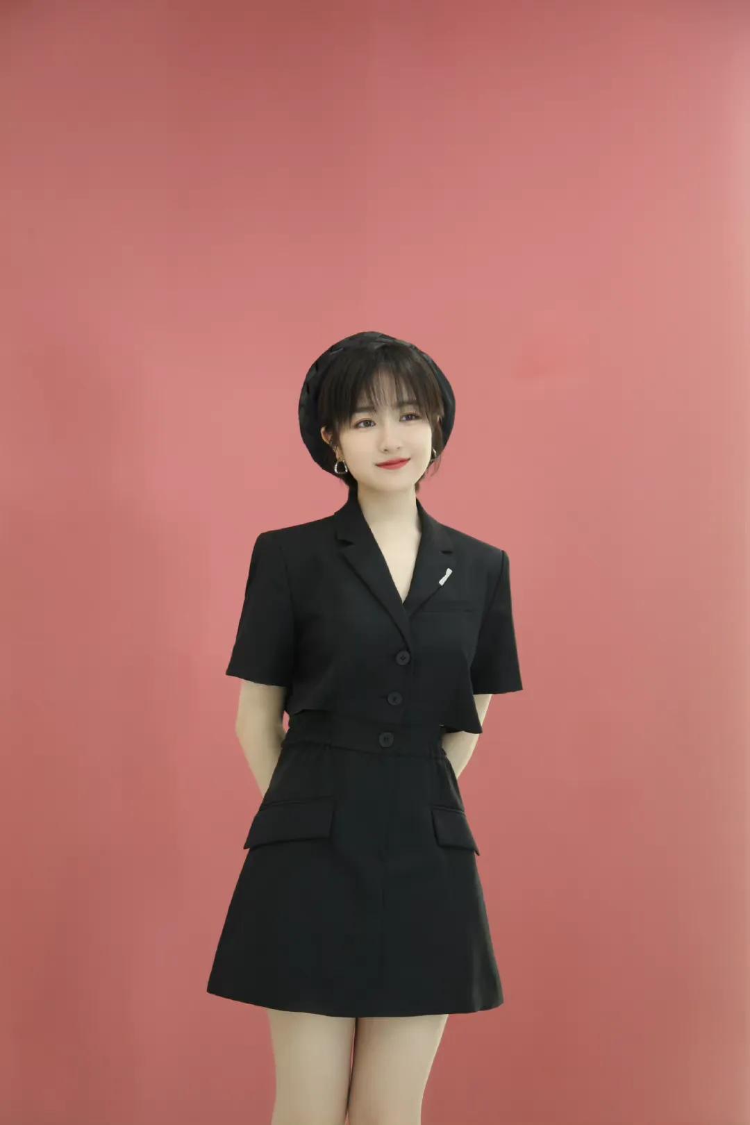 李兰迪近期穿搭