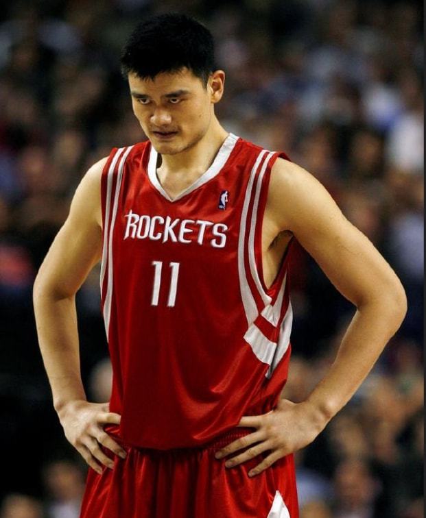 中国男篮有哪些打过nba(中国球员谁在NBA赚钱最多？周琦132万，那大郅姚明易建联呢)