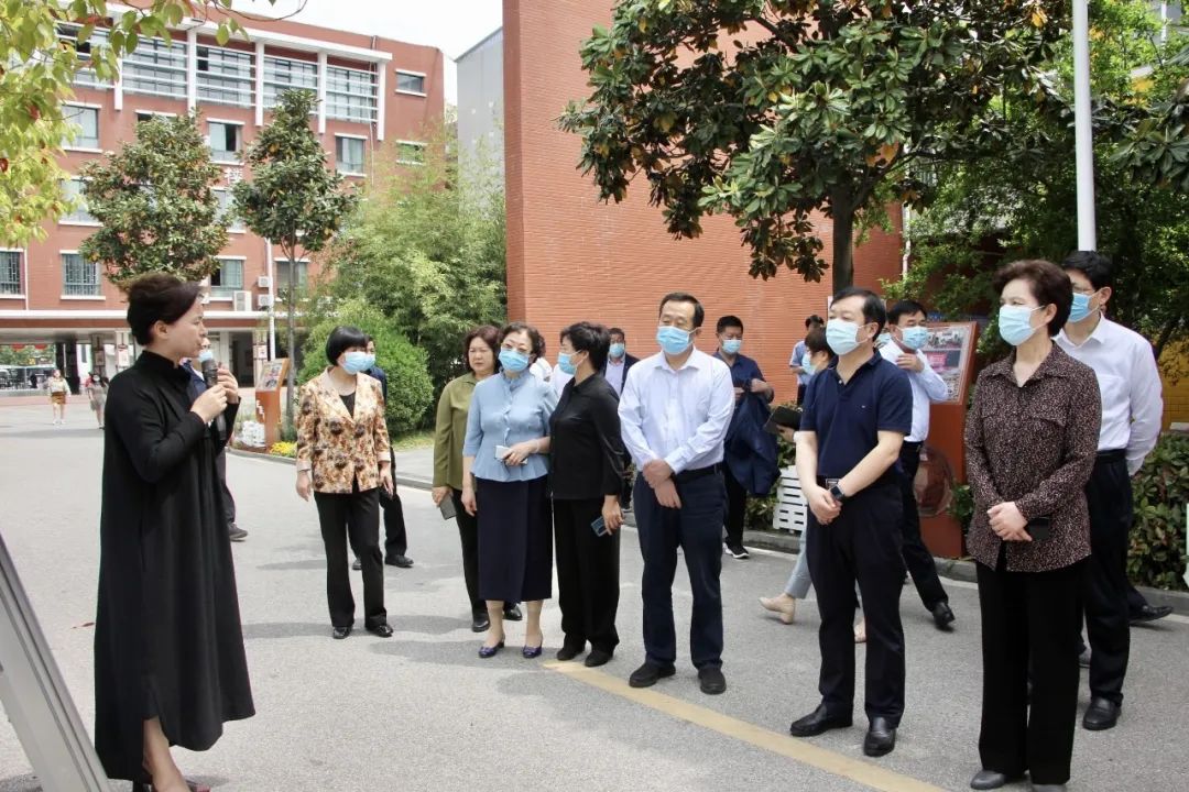 ��������Э��ϯ�Ÿ���һ�е���ʮһѧУ����Ԥ��δ�����˷��﹤��