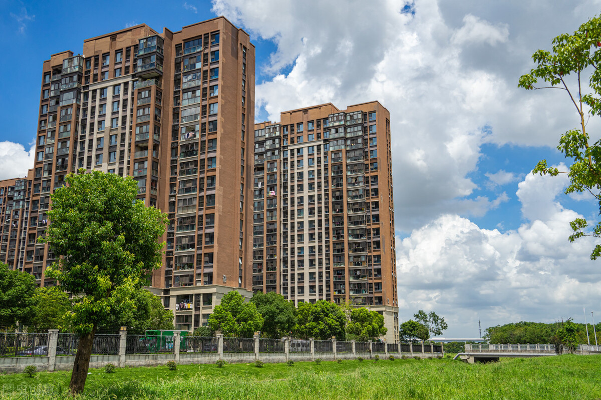 律师：买了烂尾楼怎么维权？“集体停贷”合法吗？