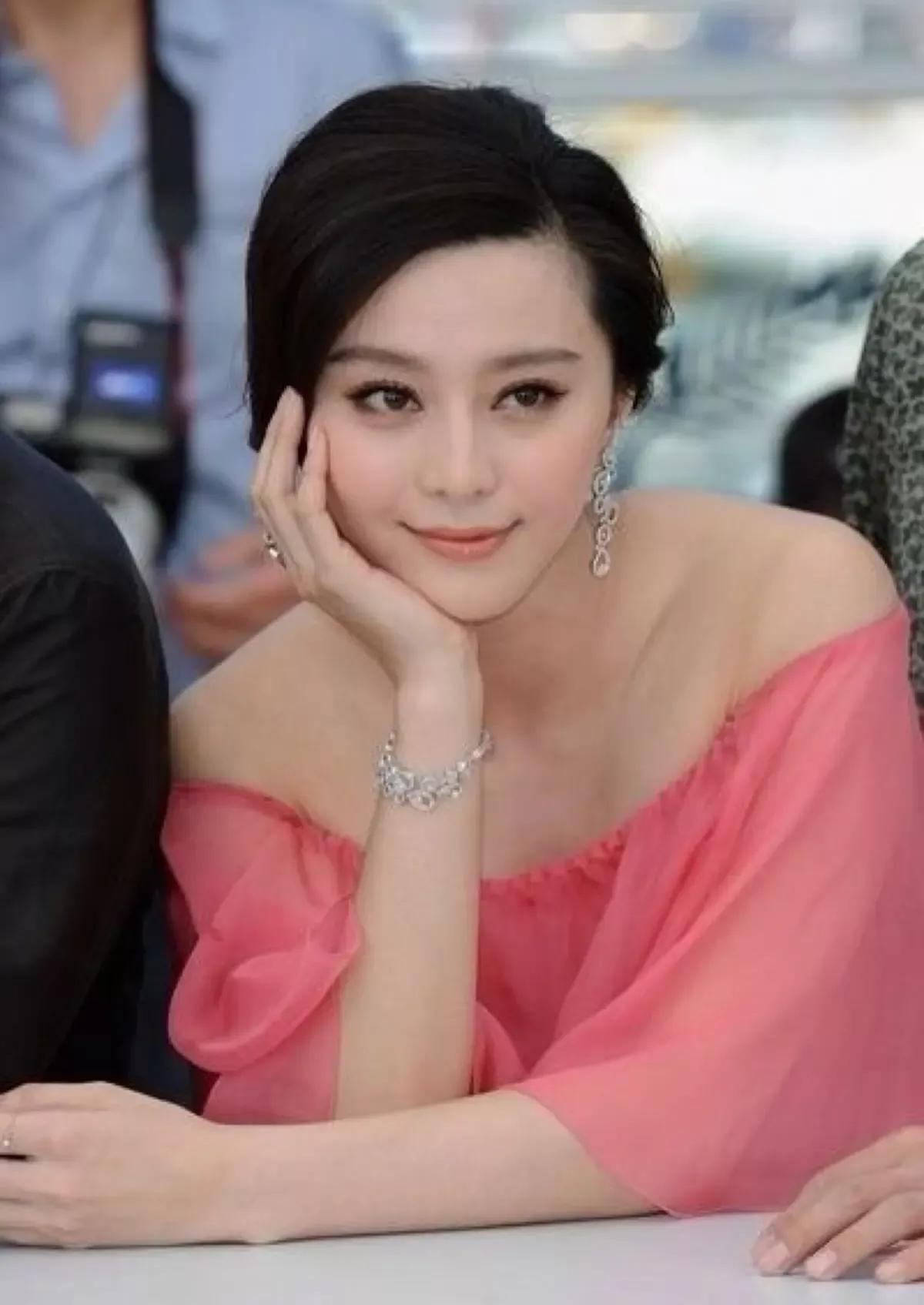 崔永元现状(2018年,范冰冰如日中天,瞬间被崔永元射落,至今复出无望)