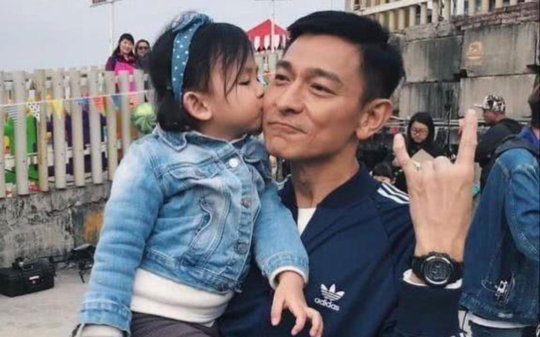 公认好脾气的"天王"刘德华,当众怒斥女主持不想活了,太解气!