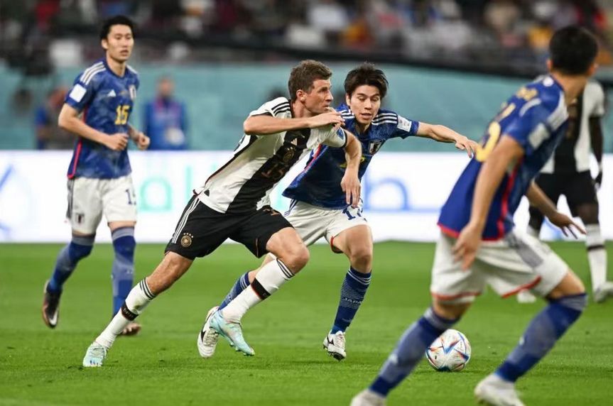 拜仁遭2-5惨案(德国1:2输给日本，卡塔尔世界杯到底怎么了？这样看世界杯更爽