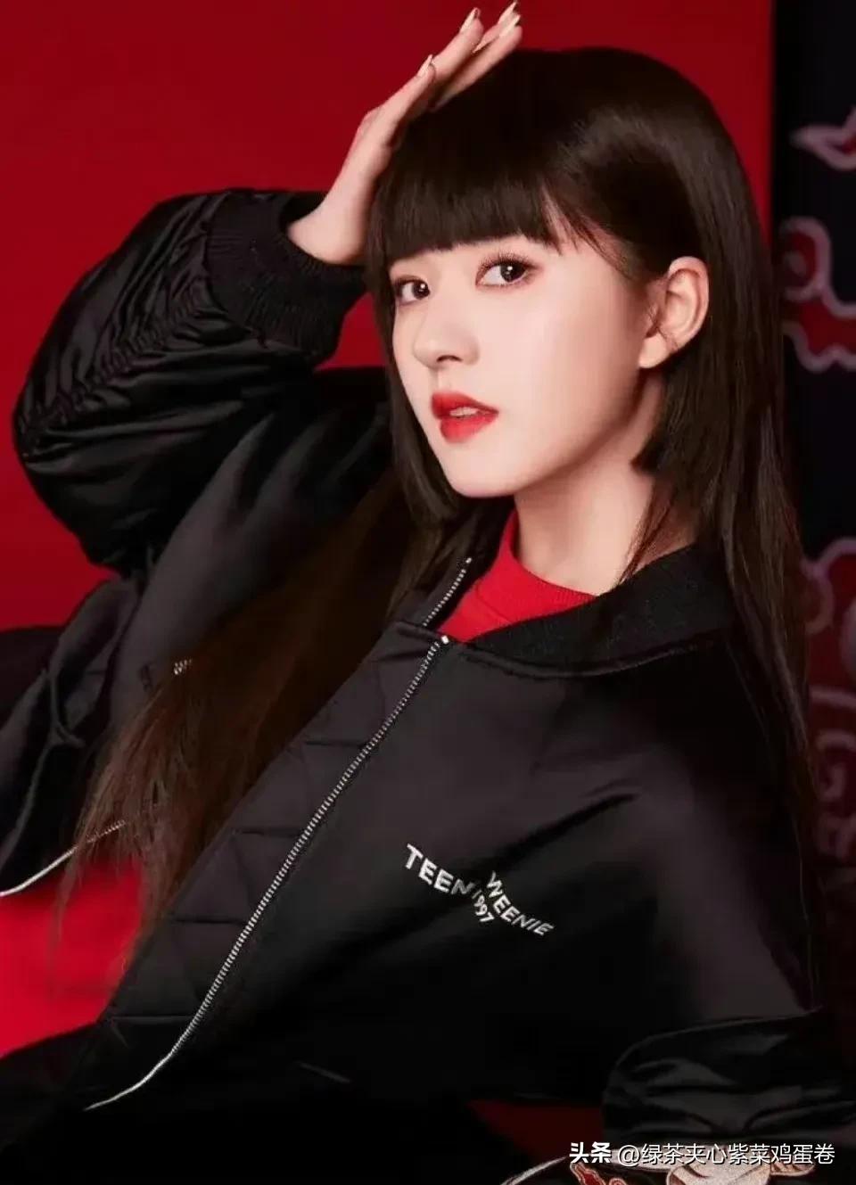 赵露思最新造型公主切齐刘海网友比起田曦薇太土了吧