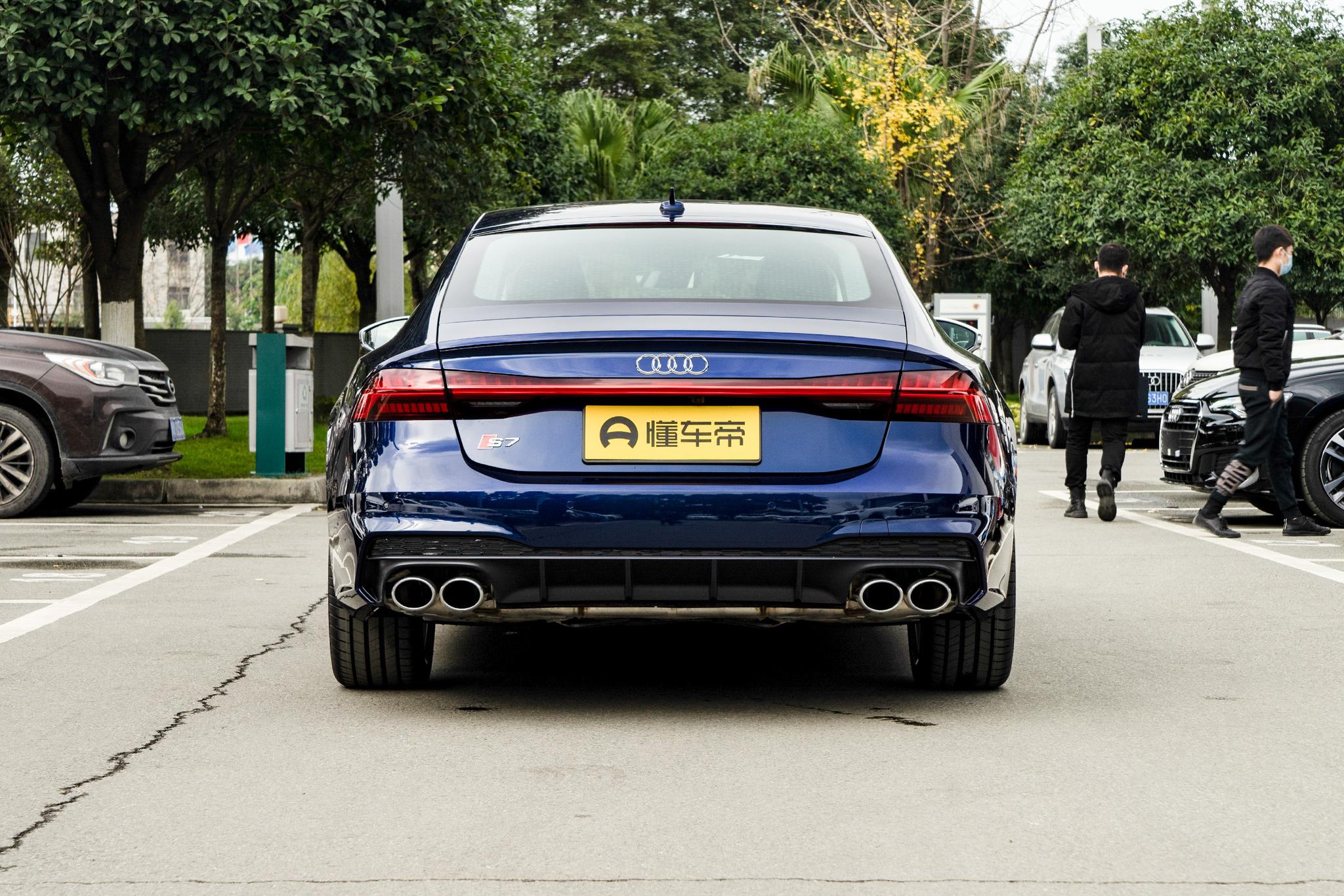 体验奥迪s7,搭载48v轻混系统,零百加速4.6s,售价103.28万元