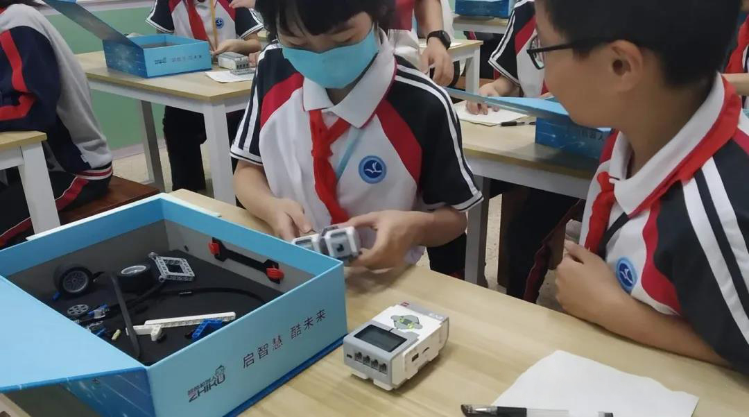 復(fù)坦希科技攜手華新中學(xué)共建“校外科技實(shí)驗(yàn)基地”