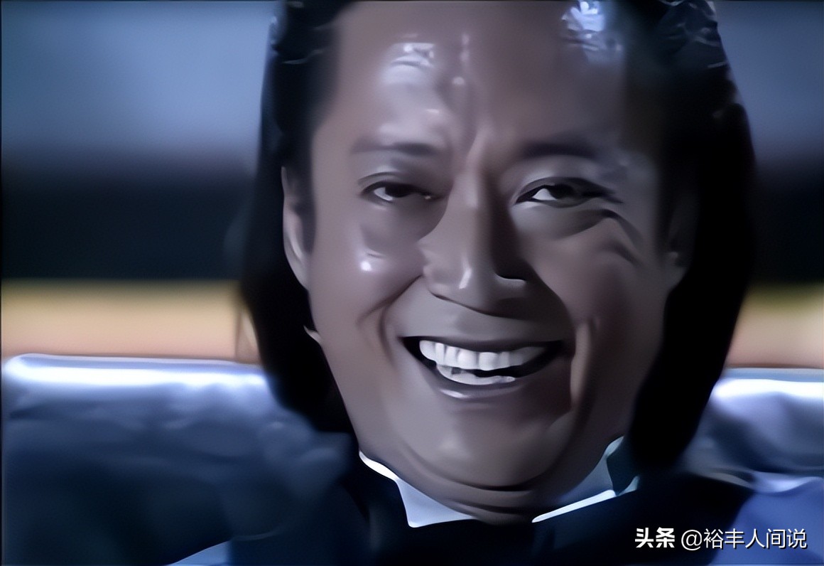 “大恶人”方刚晒母亲庆生旧照！赵本山亲自摆席，勾肩搭背感情好