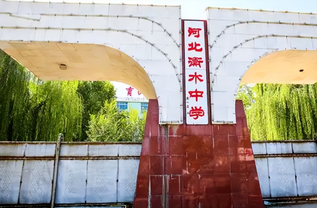 中国百强中学名单出炉，衡水中学仅排第二，榜首实力有目共睹