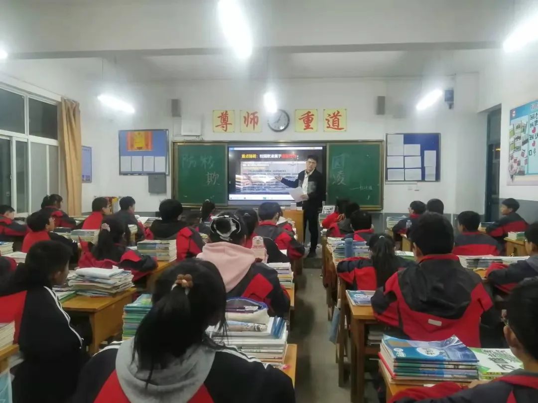 “杜绝校园欺凌 共建和谐校园”主题升旗仪式