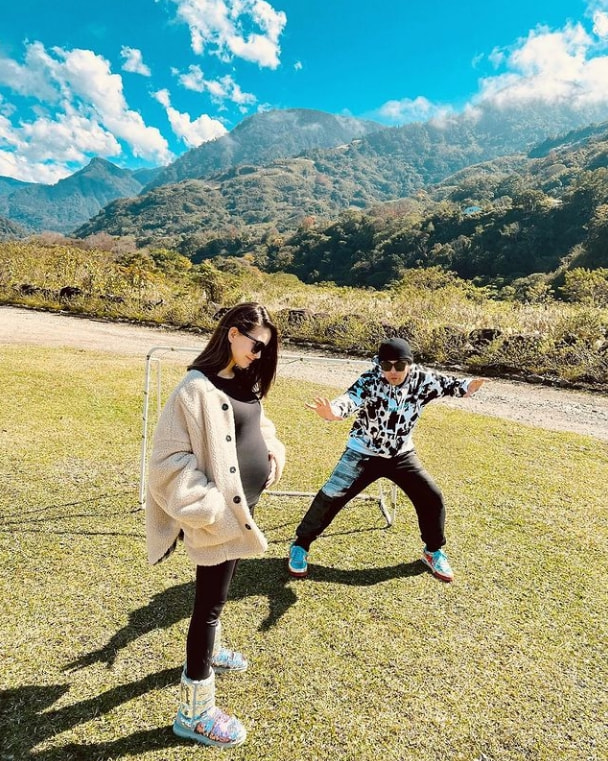 昆凌挺孕肚练拳击，周杰伦化身爱妻私人陪练，夫妻俩情人节好甜