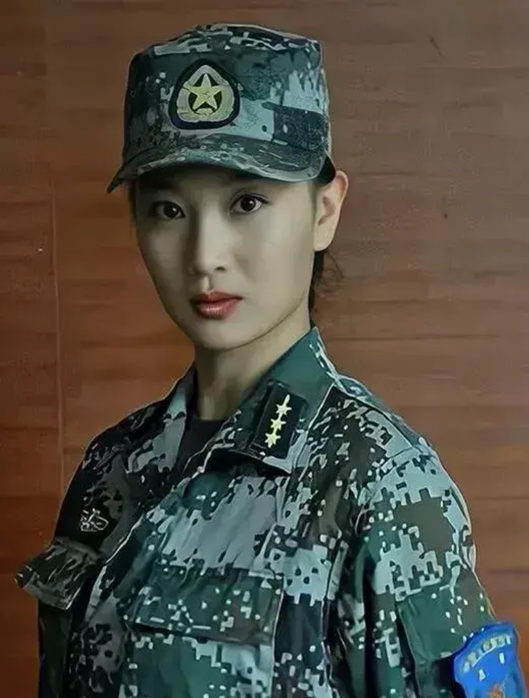 侯梦莎:因军旅剧走红,搭档吴京爆火,嫁演员丈夫毛毅幸福美满