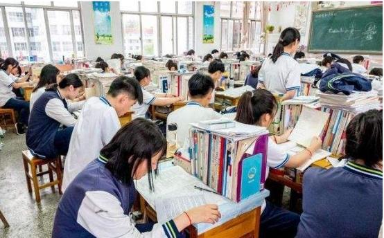 高考生迎来调整，一二三本或将合并，中等生有福了，学霸却很苦恼