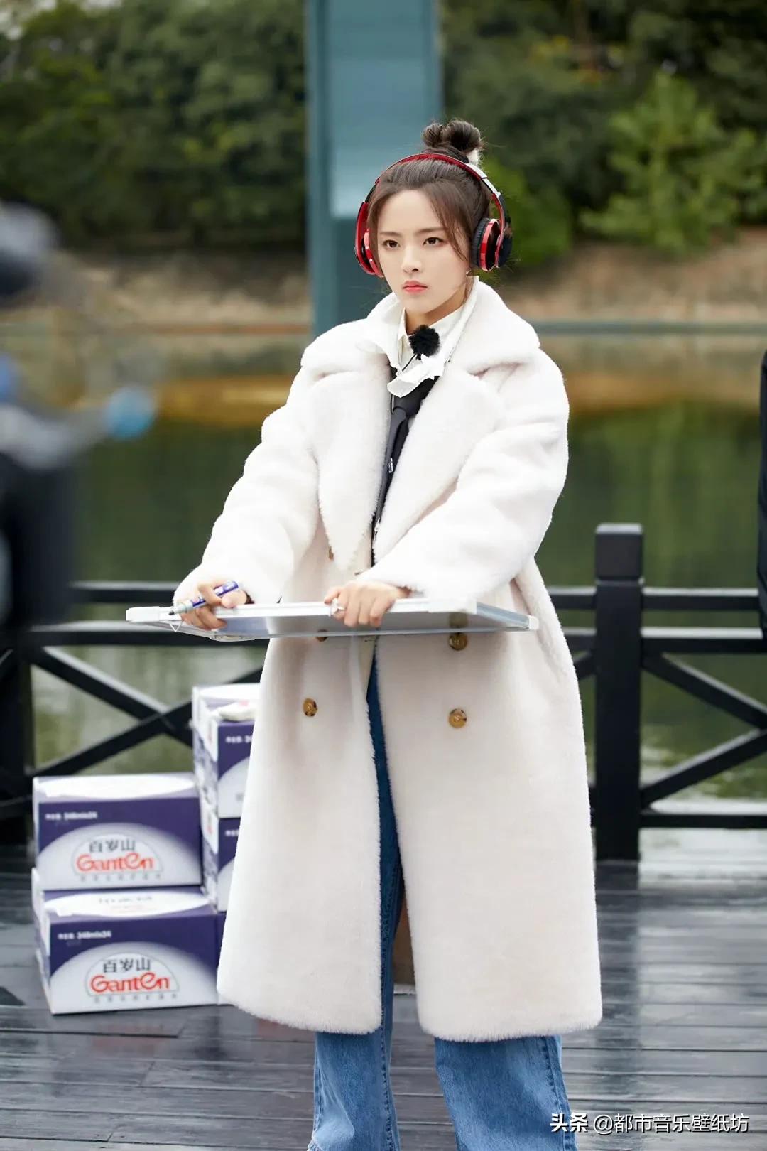 杨超越高清时尚穿搭美图壁纸