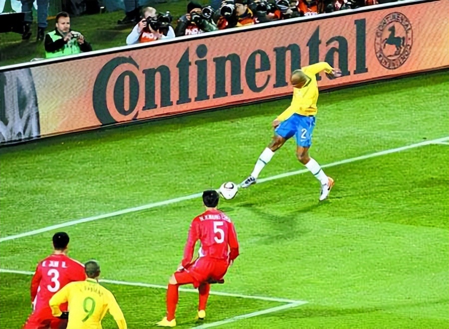 南非世界杯荷兰巴西（大话世界杯：跑偏了？经验不足？2010年世界杯巴西争冠再次铩羽）