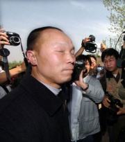 男子因杀妻被判15年，11年后“亡妻”突然回家，已和他人结婚生子