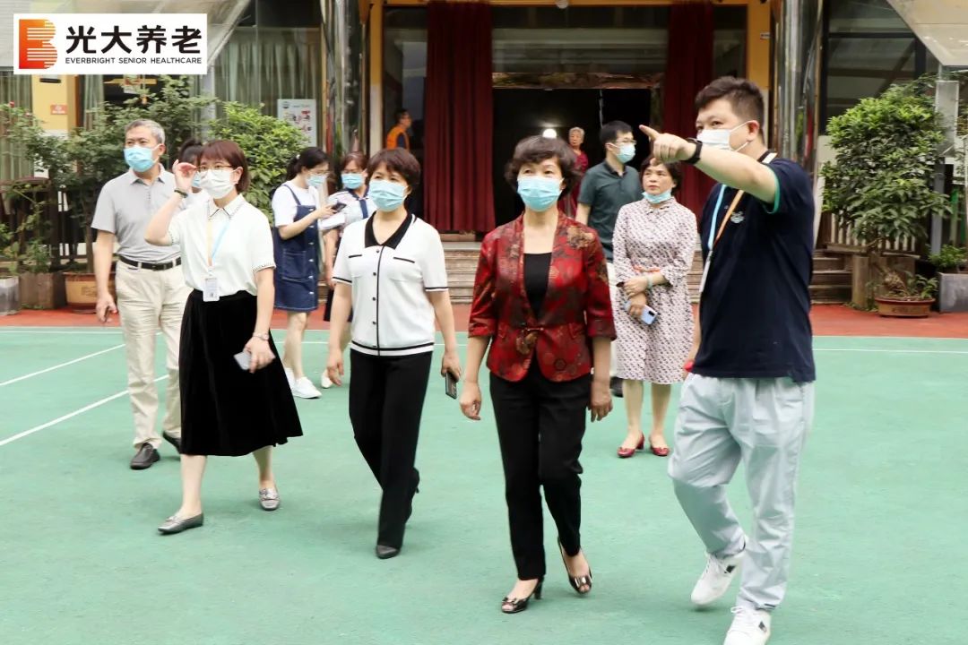 渝北区政协主席邓孝明等一行莅临伟德国际1946bv官网渝北养老院走访