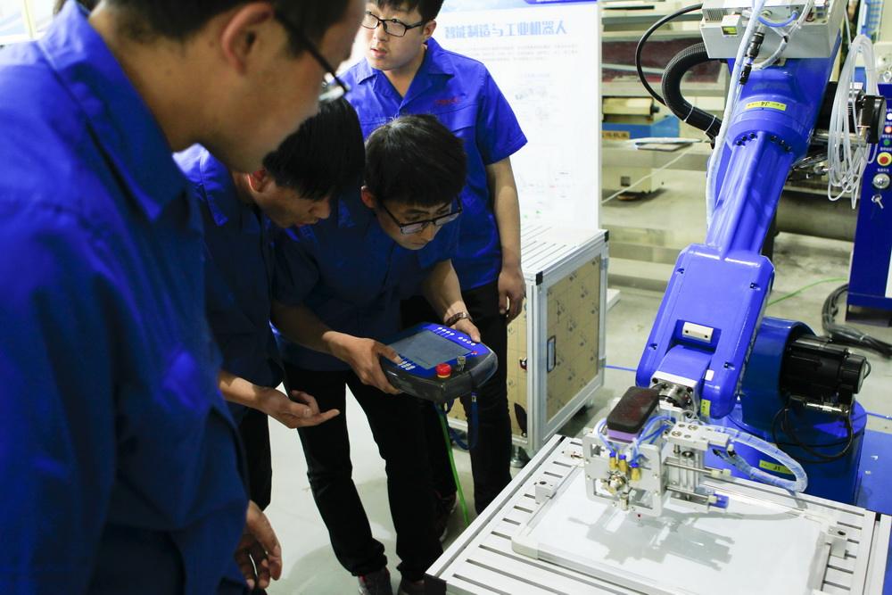 职业教育或有新变化，中考上技校也能去“高考”，家长心里乐开花