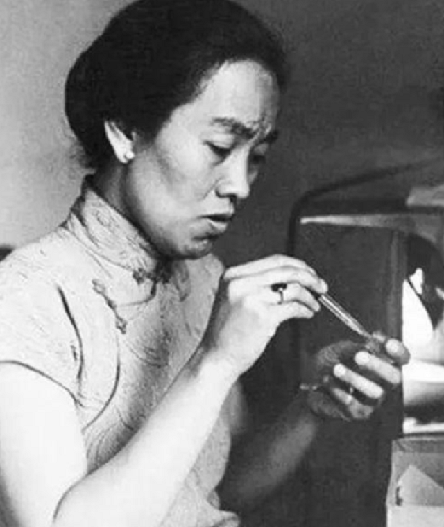 她被誉为万婴之母，接生袁隆平等五万名婴儿，自己却没结婚没孩子