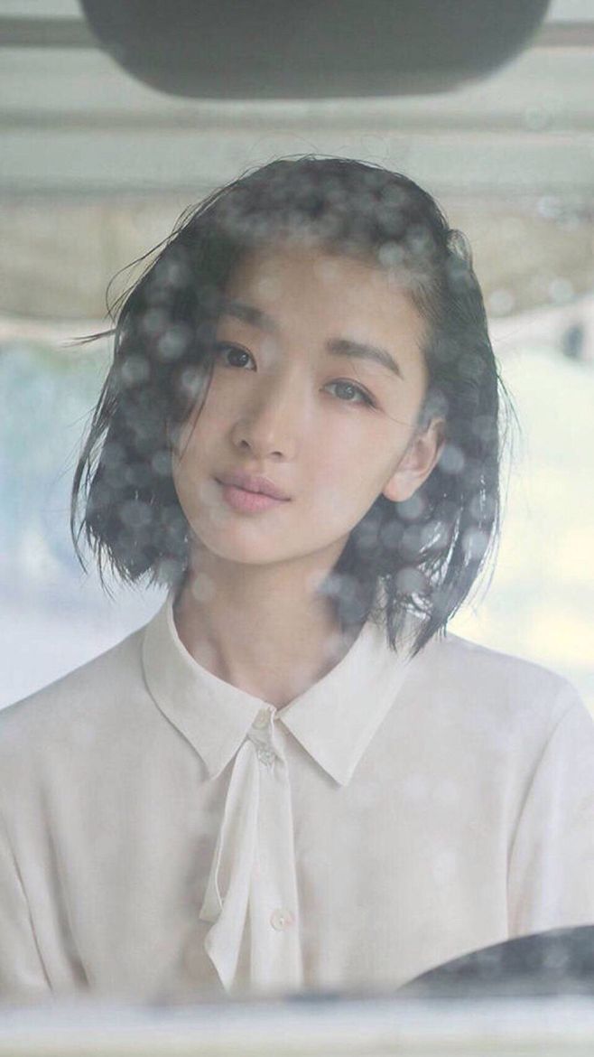 92年女演员周冬雨，乖巧可人，形象清纯