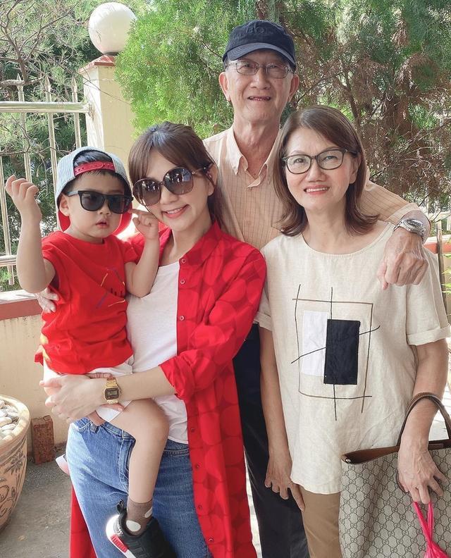 Ella庆祝结婚10周年，提前过母亲节被儿子治愈，网友赞劲宝很会撩