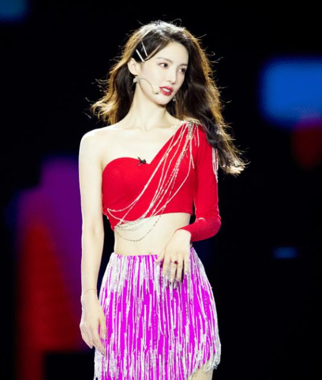 瘦到病态，动脸成瘾，切胃、剪肠齐上阵，内娱的畸形审美真可怕