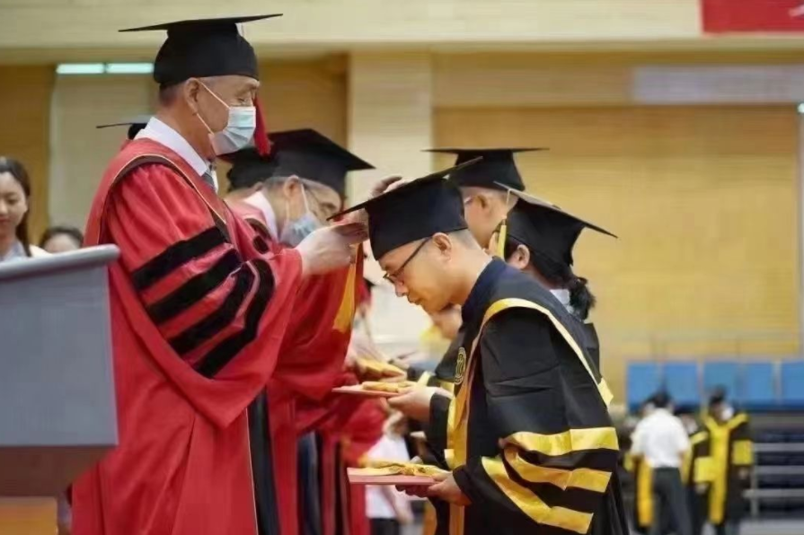 浙大博士答辩现场火了，看评论区各种跑偏：本科生杞人忧天了