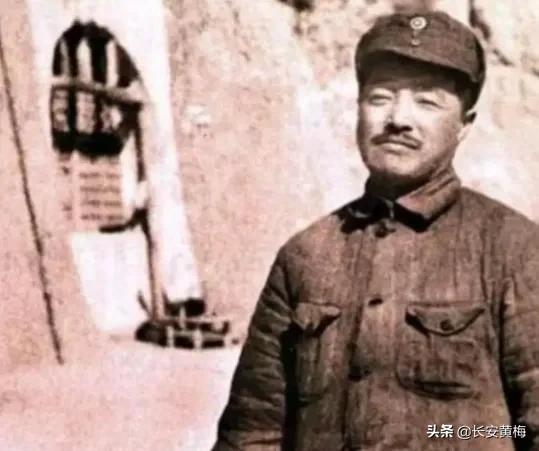 开国元帅共有10人，仅有4人被称为“老总”，他们分别是谁....