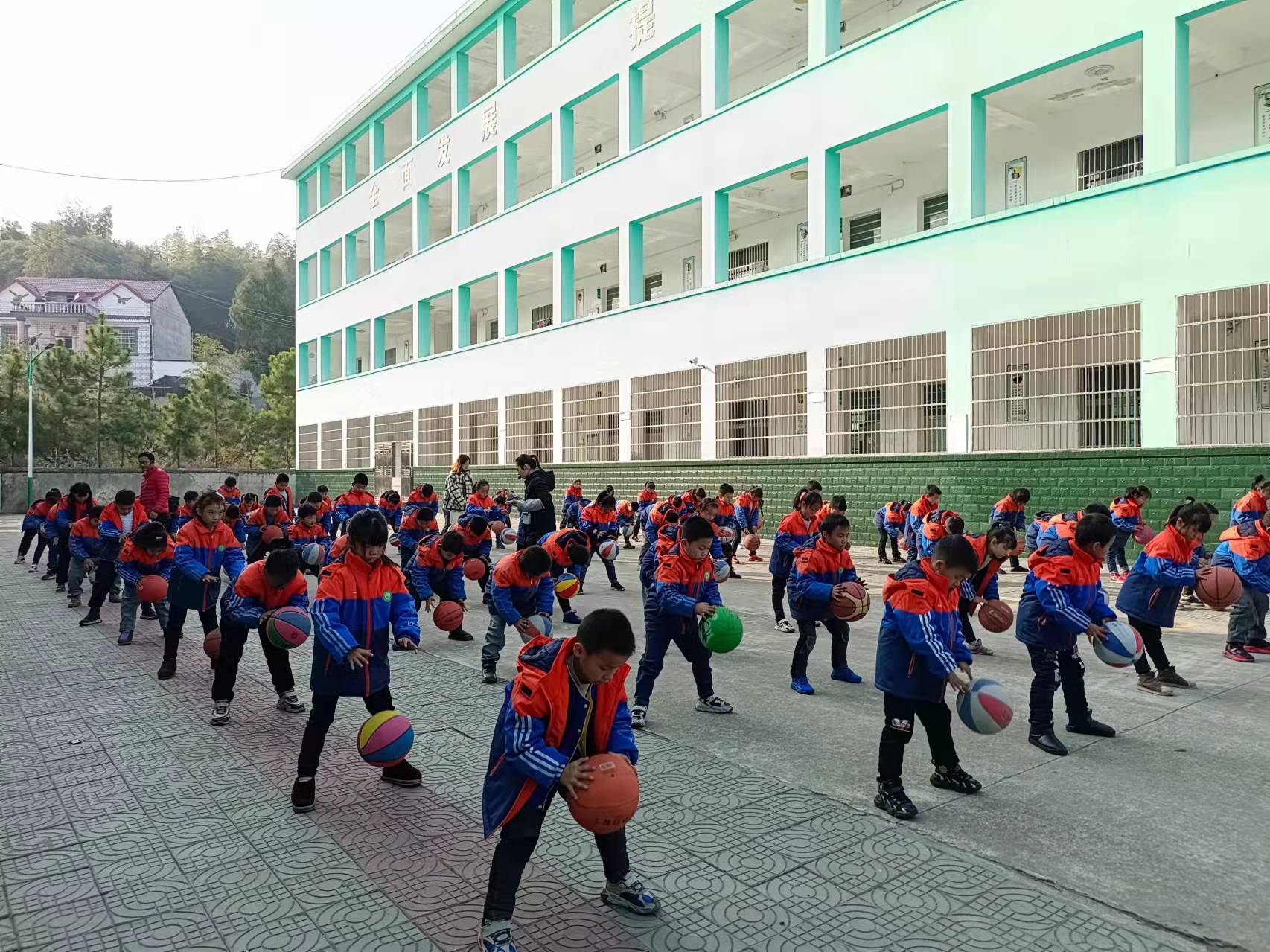 蕲春学校培养学生体育(蕲春县檀林镇中心学校：扬山区特色 挖“双减”内涵)