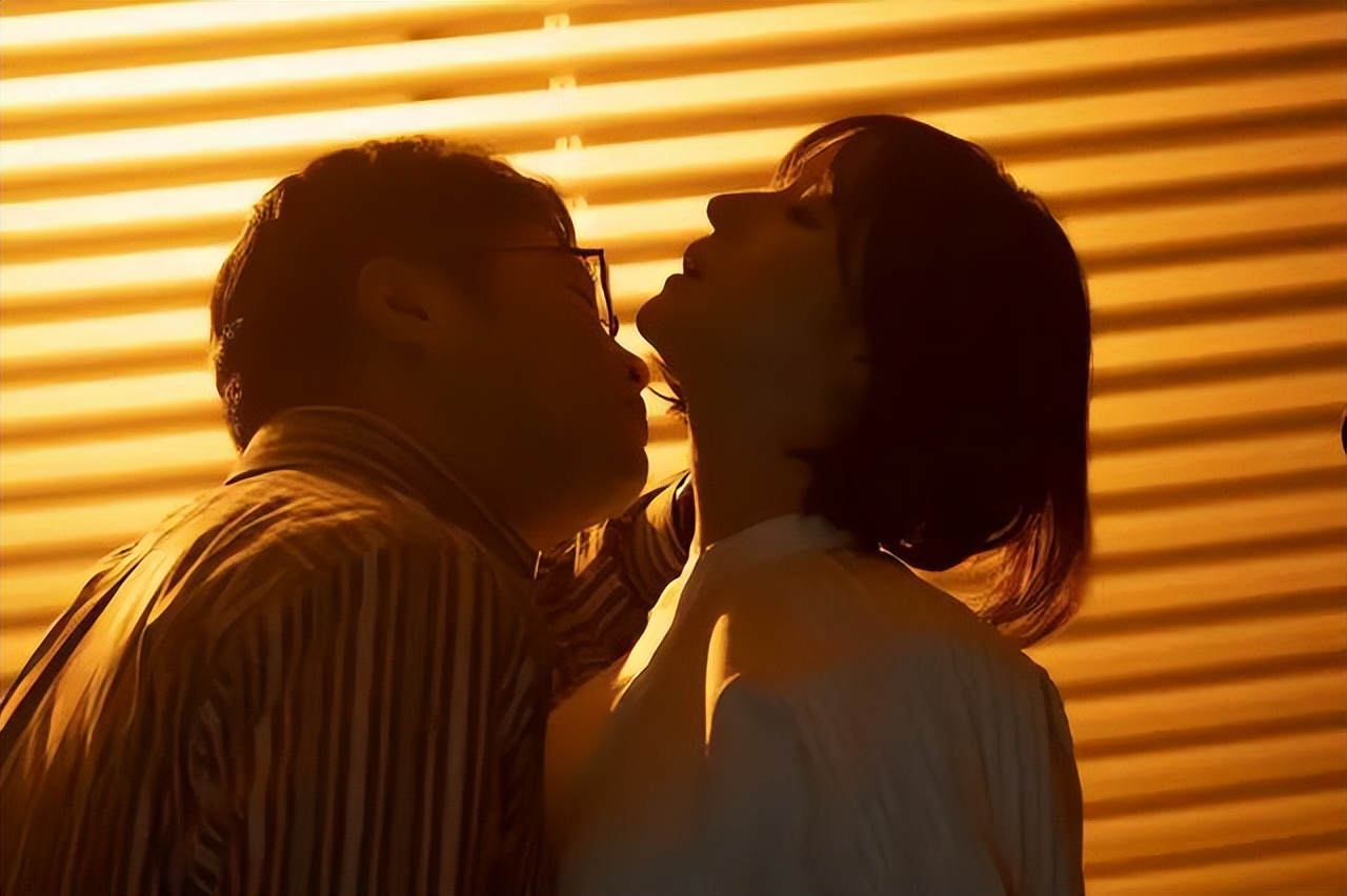 成年人的深夜档，得捂着眼睛看