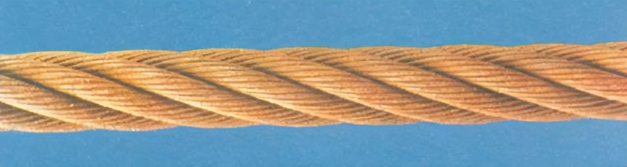 关于钢丝绳绳夹数量、间距和方向的规范要求