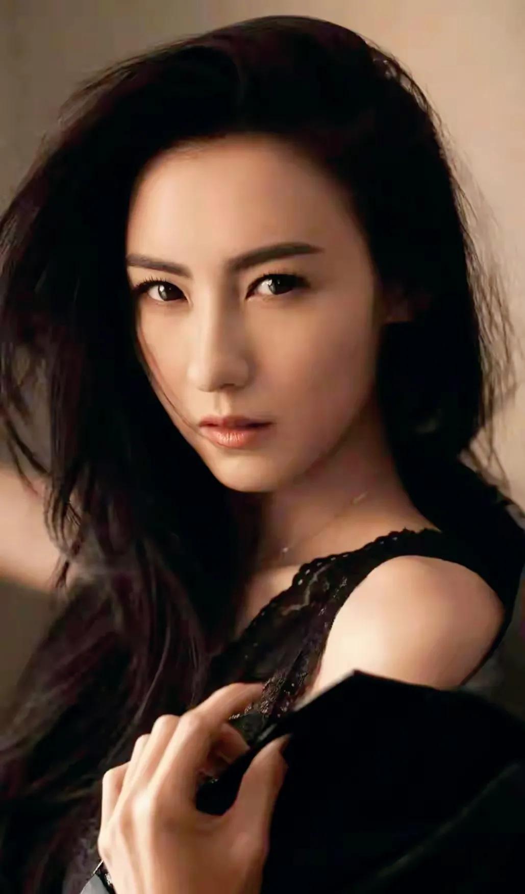 张栢芝雁门关图片大全张柏芝霸气和干练英姿飒爽美图欣赏