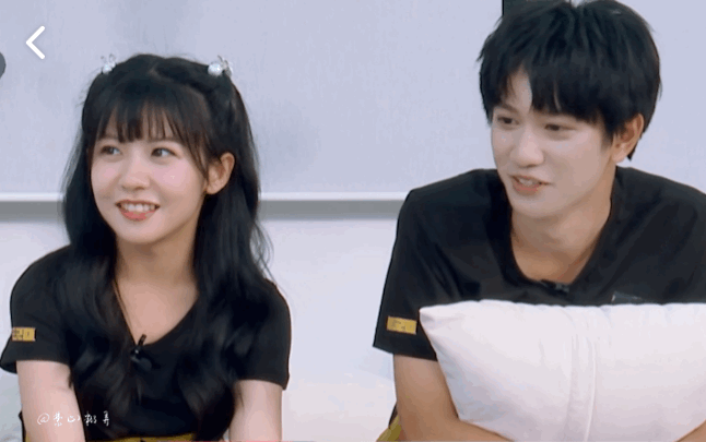 恋与偶像第二季在线观看(不是恋综也有cp磕？笨蛋美女和年下奶狗，尹浩宇孟子义甜疯了？)