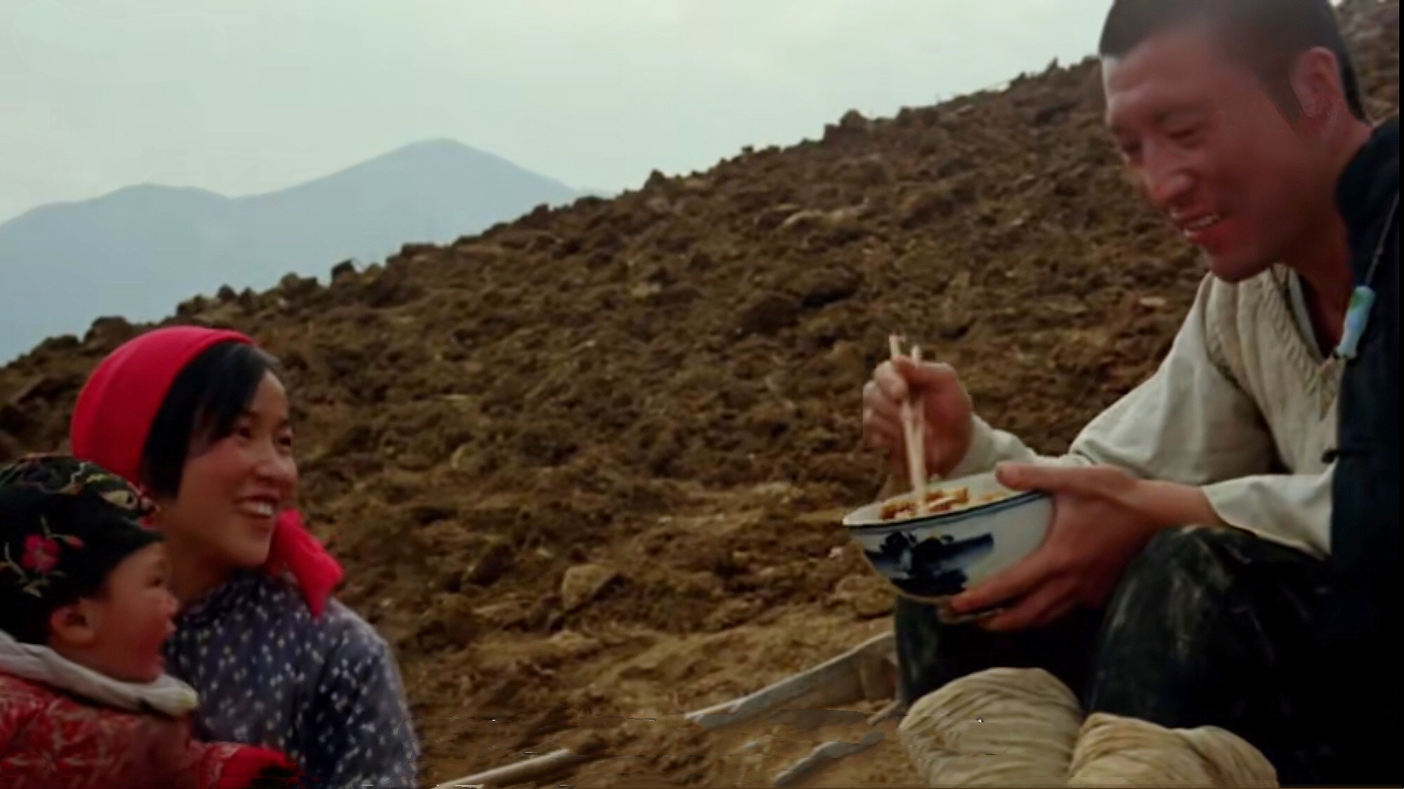 贾平凹《鸡窝洼人家》：山里两对夫妻相换，荒诞背后是乡村的变革